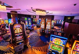 Antarmuka demo permainan masterpoker99 menampilkan berbagai kategori slot dan live dealer